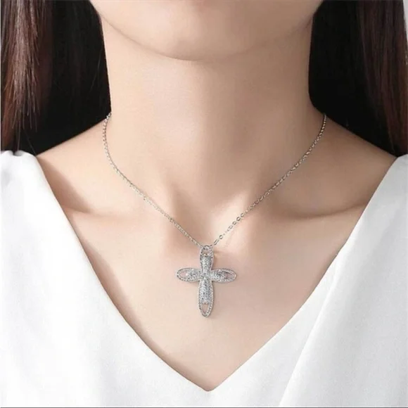 New 925 Silver Plated CZ Cross Necklace - Picture 5 of 7